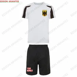 Andra idrottsartiklar Retro Tyskland Mens Tracksuit sätter anpassat namn nr. DEUTSCHE Soccer Fan Summer Sportwear T-shirtshorts 2 PCS kostym för vuxna barn 230904