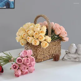 Kwiaty dekoracyjne 24pcs pąki róży trzymające bukiet symulację ślubną fałszywa dekoracja domu rekwizyty
