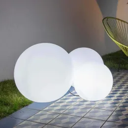 Lampy trawnikowe Wodoodporne ładowarki LED Ball Light Outdoor Outdoor Garden Decoration Basen Kule pływające kula z zdalnym LL