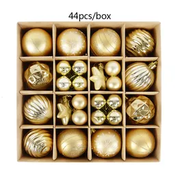 Dekoracje świąteczne 44PCS Złote plastikowe kulki świąteczne Asortyjne bombki świąteczne Święto drzewa Ozdoby Ozdoby Ozdoby Noel Bombki 230904