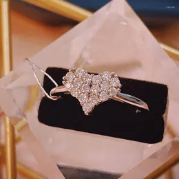 Pierścienie klastra 925 Silver Moissanite Pierścień Heart Romantyczny styl 1ct Round Doskonałe cięcie rocznica zaręczynowy DF