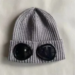 klassiker CP stickad hatt designer beanie cap höst och vinter kall hatt herrar trendiga gata hip hop stickad hatt casual ullhatt