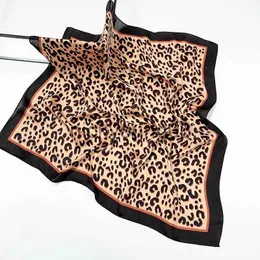 Kolye Eşarpları 70cm Moda Leopar Baskı Kerchief Saç Eşarp Kadınlar için İpek Saten Hanka Eşarpları Kadın Kare Kafa Çantası Eşarpları Mavi Yeşil X0904