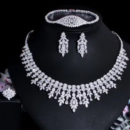 Charmarmband CWW 4 PCS TASSEL Drop Cubic Zirconia Big Wedding Banket Halsband Dubai White Gold Color Bridal Party Costume SMEEDDY SETS T600 230901