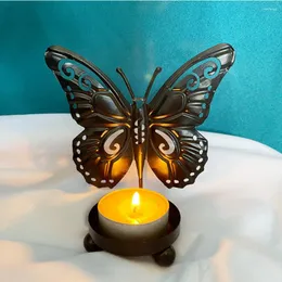 Świece 2PCS Creative Metal Butterfly Candlestick Gold Tea Lights Uchwyt na wesele stół domowy Dekoracja