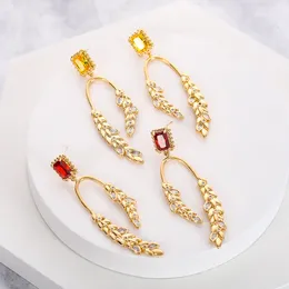 2023 nuova stella femminile stesso stile designer orecchini donne marchio di lusso zircone colorato orecchini squisiti affascinante femminile orecchini placcati oro 18k gioielli da sposa