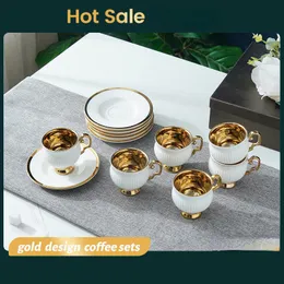 Tazze Calici stile arabo Set di tazze da caffè moderno di lusso placcato oro Tazze da caffè e piattino in ceramica di alta qualità Set di tazze da latte Set di tazze da tè 230904