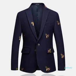 Moda-Uomo Blazer a un bottone Ape Ricamo Matrimonio Smart Casual Slim Fit Giacca Alta qualità Big Size 6XL Blu scuro Abbigliamento Ma267w