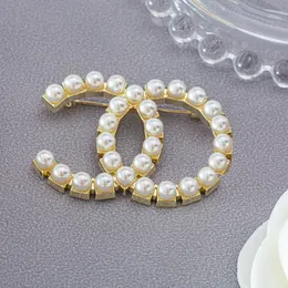 Brand Designer C Double Letter Brooches Women Men Couples Luxury Rhinestone Crystal Pearl Brooch Suit Laple Pin Jewelry Accessories