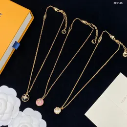 2023 Diamond Necklace Fashion Classic Clover Necklace Charm 18K Rose Gold Silver Plated Pendant for Womengirl Valentine's Engagement Jewelry GIF 23