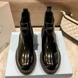 Novo versátil couro genuíno botas de inverno feminino designer de luxo clássico triângulo sinal botas de salto médio dedo do pé redondo saltos grossos antiderrapante sapatos de pele de bezerro