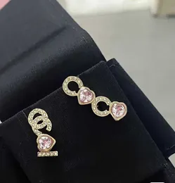 Kolczyki projektanta kanał luksusowy moda s925 srebrna igła francuska światło luksusowe kobiety Ins Mały zapach projekt Asymetryczne kolczyki modowe Akcesoria biżuteria