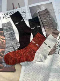 Hosiery Designer Autumn Winter New Women's Socks Vintage Style Thread Mixed Sticked Mid Tube Sock Thicked Letter Tryckt Trendy Kty
