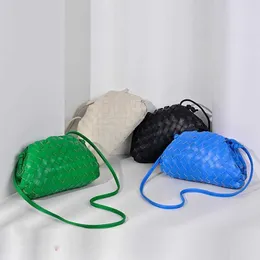 Bolsa MINI Jodie Venetss Bolsa de bolinho de couro feminina tecido nuvem tendência de moda versátil um ombro mensageiro novo estilo couro de vaca pequena com Y7CI