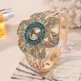 손목 시계 최고의 고급 여성 시계 플로럴 다이아몬드 상감 작은 다이얼 다이얼 DIY 패션 선택 연인과 여자 친구 230905