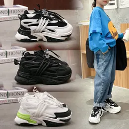 Stövlar sneakers anak anak desain Merek musim semi 2023 baru sepatu olahraga lari siswa sejuk mode pelatih kasual anak laki laki perempuan 230905