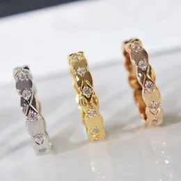 Pierścień dam i męski pierścionek Pierścień mody biżuteria Tytanowa stal Single Grid Diamond Ring Casual Para Klasyczna złoto-różowe rozmiar 5-11 Nongającego rzemiosła