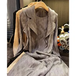 Vestidos casuais básicos textura sentido terno plissado lapela emenda falso vestido de duas peças temperamento miyake saia feminina outono simples solto 230905