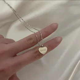 Love Necklace Ins 여성의 새로운 한국 에디션 단순하고 우아하며 작고 인기있는 디자인 감각, 칼라 체인 트렌드