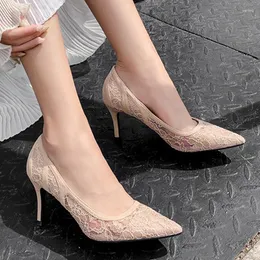 Sukienka buty dojrzałe oddychające haft koronkowy Koronki palec puchowe pumpy poślizgnięcia się na Mujer Bombas Office Stiletto High Heels Women2023