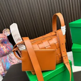 2023 Neue Bowling -Tasche gewebte Taschen Neue Tasche Handtaschen Kalbskalbsack -Rucksack Designer -Marke Taschen Hochwertige stilvolle Pendlertaschen Luxus großer Kapazitätspaket