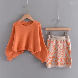 衣料品セット2PCSガールズカジュアルサーマルニットセーターヒョウ柄プリントスカート冬のパーティーオレンジのセット