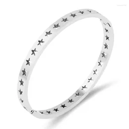 Bangle mode rostfritt stål guldarmband för kvinnor omger ihåliga femspetsiga stjärna armband klassiska smycken grossist