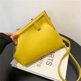 2024 New luxury handbag Top Design Luxury Bags high quality sense saddle spring trend personalized simple Shoulder Messenger metal buckle
