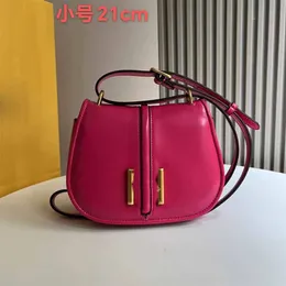 Cowhide Crossbody Bag Tasarımcı Kadın Tase Çantası Kabartmalı Detaylar ve Kırp Omuz Çantası Kıyafetli Kuman