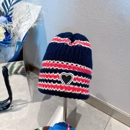 Designer vinter stickad hatt högkvalitativ utförande och värme med ullstickad mössa igenkännbar webbplats inomhus och utomhuskläder trendig och fashionabla