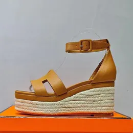 Kilplattform kvinnors sandaler äkta läder ankel band halm muffin läder yttersula fest kvällskor lyxdesigner platt skor fabrikskor med låda