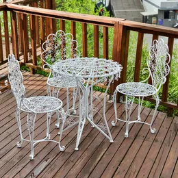 Mobili da campeggio Tavolo in ferro semplice moderno bianco europeo e due sedie Tavoli da giardino impermeabili per esterni