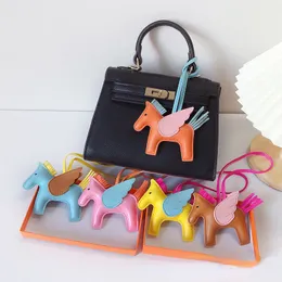 Keychains Lanyards bil Keychain Luxury Pu Leather Horse Bag Charm Pony Ponnant Bag Ornament 2024 NYTT