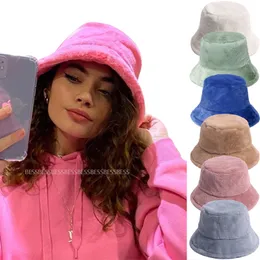 Geniş Memlu Şapkalar Kova Şapkaları Kış İnek Faux Fur Fluffy Kova Şapkaları Kadın Açık Sıcak Kış Panama Güneş Şapkası Yumuşak Fishing Balıkçı Kap kız Moda 230906