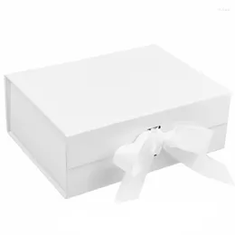 ギフトラップ20pcs/lot 3サイズの折りたたみ式ホワイトハードボックス磁気閉鎖蓋付きの白い硬いボックス子供靴ストレージ