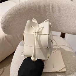 Borsa Bvs Designer Botteg Borsa tessuta da donna lavorata a maglia annodata cucita a mano specchio qualità y moda coreana borsa a secchiello estate nuova pelle di agnello spedizione gratuita