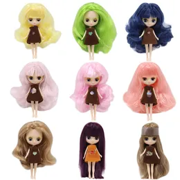 Куклы Boneka Telanjang Blyth Mini 10 см Berbagai Warna Rambut dengan Gaun Acak dengan Tanpa Poni Tubuh Normal Mainan Fashion DIY 230905