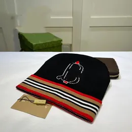2023 Yeni Moda Tasarımcısı Örme Şapka Erkek ve Kadınlar Kış Sıcaklık Başsız Urinal Hat Klasik Baskı Mektubu Dört Renk Mevcut