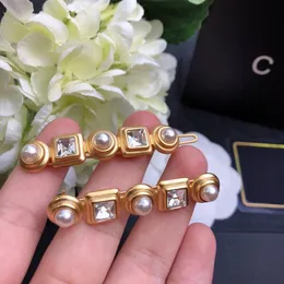 Klassische Kristall Messing Broschen Designer Retro Geschenk Gold Pins Frauen Mode Perle Broche Perlen Weibliche Kleidung Anzug Brosche CYD239075-5