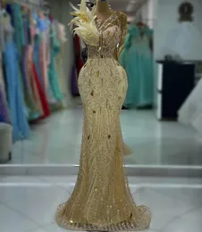 2023 ASO EBI ARABIC MERMAID GOLD PROM Dress Crystals Feather Feather Party Second Snept Second Onvisply Condress Dresses Robe de Soiree ZJ365