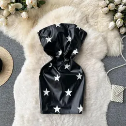 Lässige Kleider sexy Club Leder trägtloses Mini -Kleid Frauen Stars gedruckt schwarze Brustpackung 2023 Frühlingshülse Vestdios D02