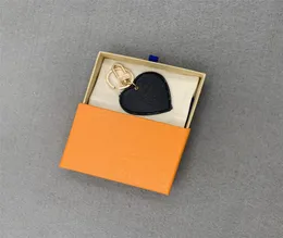 Moda tasarımcı anahtarlık el yapımı pu deri kalp desen araba anahtarlık çanta cazibesi asılı dekorasyon kolye aksesuarları Damier 7996156