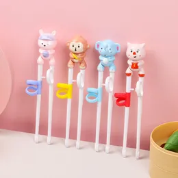 Flatvaruuppsättningar 1 par Baby Learning Training Chopsticks Cartoon Animal Nybörjare Chopstick Tabeller Barn som äter hjälpverktyg 230906