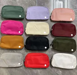 lu yoga çantası her yerde kemer çantası 1L fanny paketi tasarımcısı klasik göğüs bumbag bayan erkekler omuz crossbody bel çantaları tote çanta naylon ve peluş