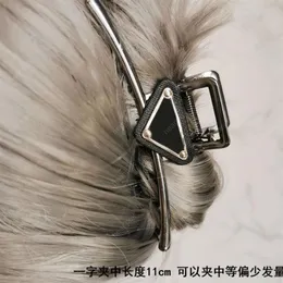 Luksusowy projektant mody klipsy do włosów Pazury Trójkąt kraby klip lampart z ziarnem dla kobiet akcesoria do włosów biżuteria
