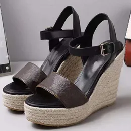 Designer Women Espadrilles Sandaler Wedge Sandal Platform Shoes Heel Läder högt med justerbar spännebröllopsklänning Lady Size 35-41 med låda nr378