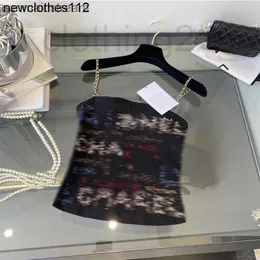 Designer Designer Runway Summer 23 Kvinnor T-shirt Fashion Chain Tanks Ladies Elegant Letter Tops Women STEnveless Sexig Casual Tank Top WR235E