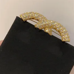 Brooch Chjia Classic Double Letter Inlaid Diamond Pins Fashion Luxury Jewelry Whole Designer Whole Mens WOM193Uのパンジュエリー