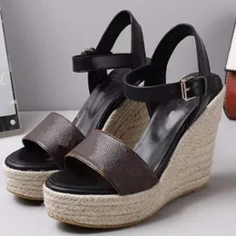 Diseñador de moda Sandalias de mujer Sandalias de cuña Zapatos de plataforma Tacón de cuero alto con hebilla ajustable Vestido de novia Tamaño 35-41 con caja NO378