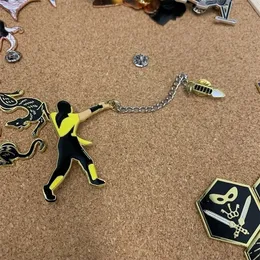 Pins broszki urocze osobowości broszka strzałki ninja metalowa odznaka worka mody dekoracja 230908